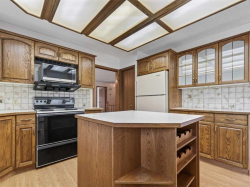 92 Scandia Hill Nw, Calgary, AB 
