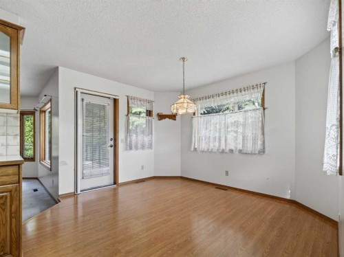 92 Scandia Hill Nw, Calgary, AB 