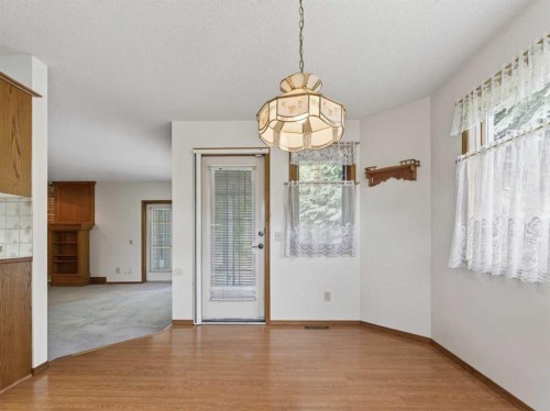 92 Scandia Hill Nw, Calgary, AB 