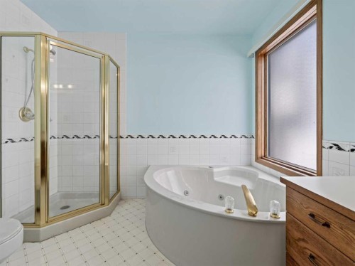92 Scandia Hill Nw, Calgary, AB 