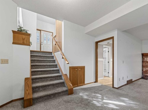 92 Scandia Hill Nw, Calgary, AB 