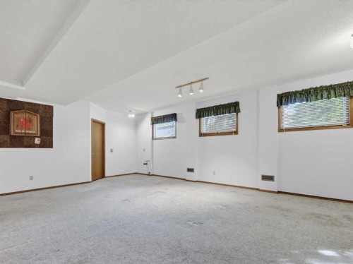 92 Scandia Hill Nw, Calgary, AB 