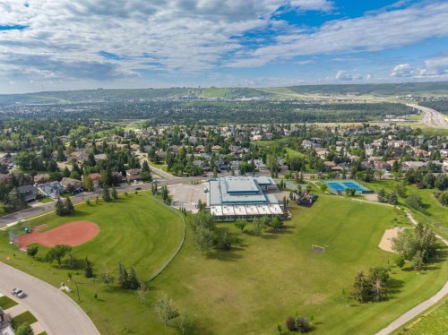 92 Scandia Hill Nw, Calgary, AB 