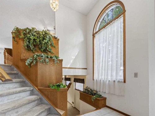 92 Scandia Hill Nw, Calgary, AB 