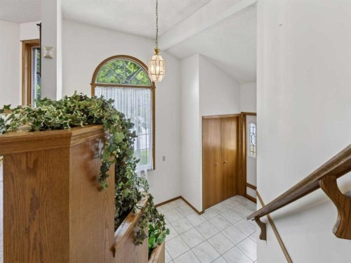 92 Scandia Hill Nw, Calgary, AB 