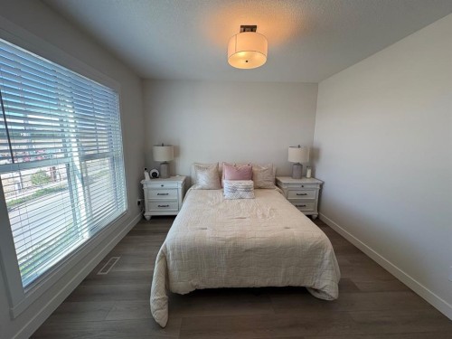 250 Alpine Avenue Sw, Calgary, AB - Indoor Photo Showing Bedroom