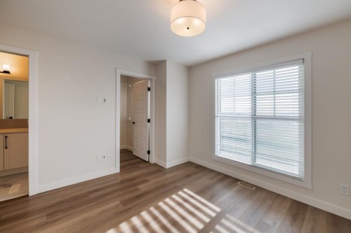 250 Alpine Avenue Sw, Calgary, AB - Indoor Photo Showing Other Room