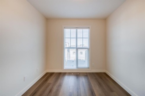 250 Alpine Avenue Sw, Calgary, AB - Indoor Photo Showing Other Room
