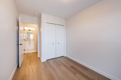 250 Alpine Avenue Sw, Calgary, AB - Indoor Photo Showing Other Room