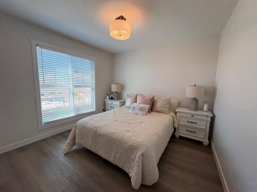 250 Alpine Avenue Sw, Calgary, AB - Indoor Photo Showing Bedroom