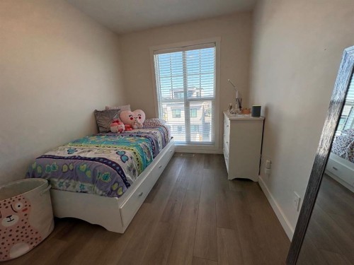 250 Alpine Avenue Sw, Calgary, AB - Indoor Photo Showing Bedroom