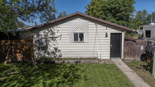 5213 3A Street West, Claresholm, AB 