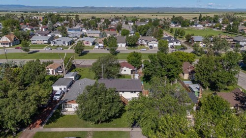 5213 3A Street West, Claresholm, AB 