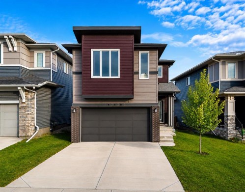1020 Chinook Gate Heath SW Airdrie, AB T4B 5C9