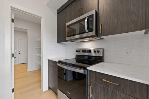 38 Waterford Mews, Chestermere, AB - Indoor Photo Showing Kitchen