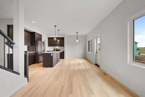 38 Waterford Mews, Chestermere, AB - Indoor Photo Showing Kitchen