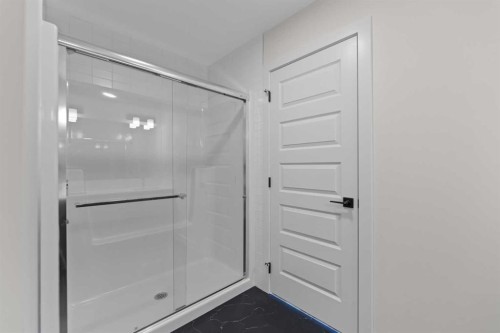 38 Waterford Mews, Chestermere, AB - Indoor Photo Showing Bathroom