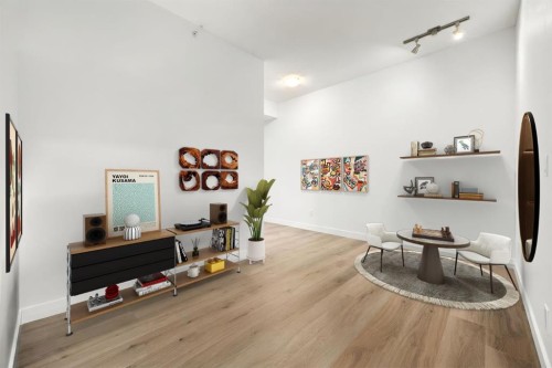 106-108 25 Avenue Sw, Calgary, AB - Indoor Photo Showing Other Room