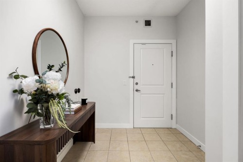 106-108 25 Avenue Sw, Calgary, AB - Indoor Photo Showing Other Room