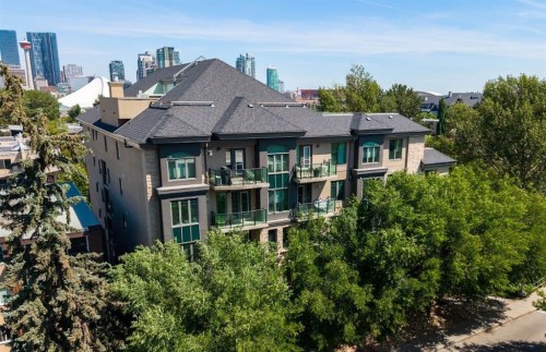 106-108 25 Avenue Sw, Calgary, AB - Outdoor With Balcony