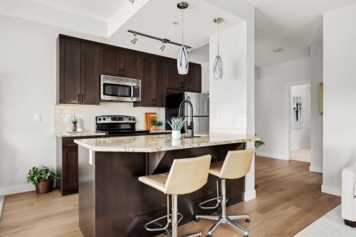 106-108 25 Avenue Sw, Calgary, AB - Indoor Photo Showing Kitchen With Upgraded Kitchen