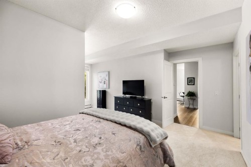 106-108 25 Avenue Sw, Calgary, AB - Indoor Photo Showing Bedroom