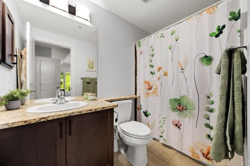 106-108 25 Avenue Sw, Calgary, AB - Indoor Photo Showing Bathroom