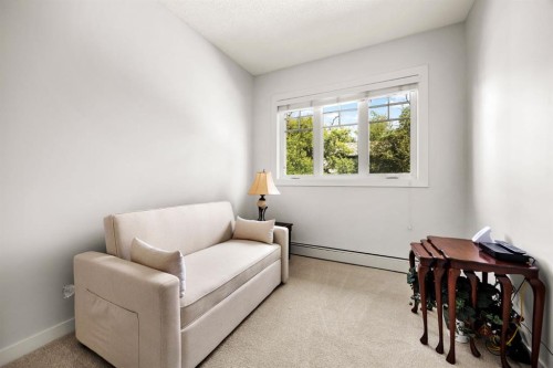 106-108 25 Avenue Sw, Calgary, AB - Indoor Photo Showing Other Room