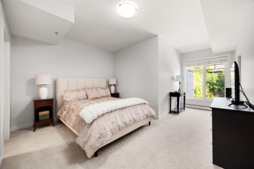 106-108 25 Avenue Sw, Calgary, AB - Indoor Photo Showing Bedroom