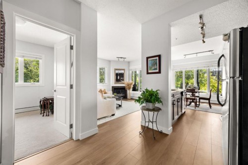 106-108 25 Avenue Sw, Calgary, AB - Indoor Photo Showing Other Room