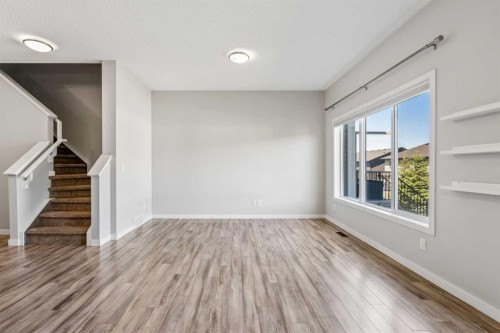 549 Hillcrest Road Sw, Airdrie, AB - Indoor Photo Showing Other Room
