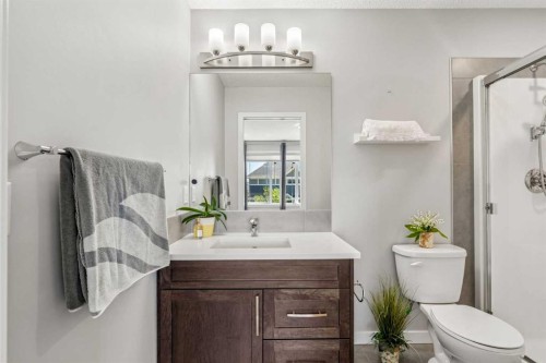 549 Hillcrest Road Sw, Airdrie, AB - Indoor Photo Showing Bathroom