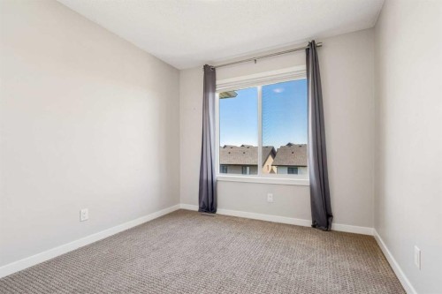 549 Hillcrest Road Sw, Airdrie, AB - Indoor Photo Showing Other Room