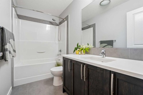 549 Hillcrest Road Sw, Airdrie, AB - Indoor Photo Showing Bathroom