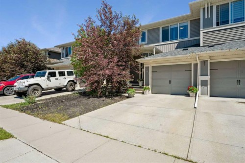 549 Hillcrest Road Sw, Airdrie, AB - Outdoor With Facade