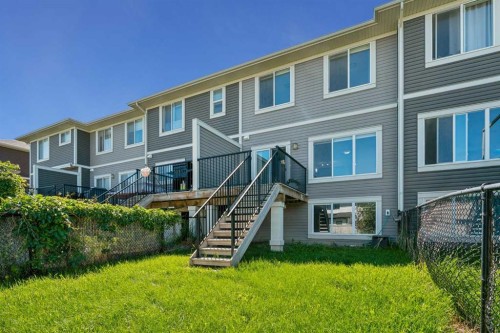 549 Hillcrest Road Sw, Airdrie, AB - Outdoor With Facade