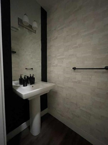 220 Carringham Road Nw, Calgary, AB 