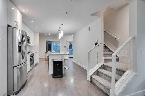 207-20 Brentwood Common Nw, Calgary, AB - Indoor Photo Showing Other Room