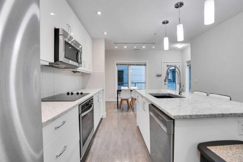 207-20 Brentwood Common Nw, Calgary, AB - Indoor Photo Showing Kitchen With Upgraded Kitchen