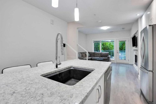 207-20 Brentwood Common Nw, Calgary, AB - Indoor Photo Showing Kitchen