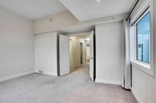 207-20 Brentwood Common Nw, Calgary, AB - Indoor Photo Showing Other Room