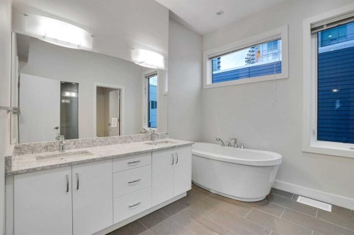 207-20 Brentwood Common Nw, Calgary, AB - Indoor Photo Showing Bathroom