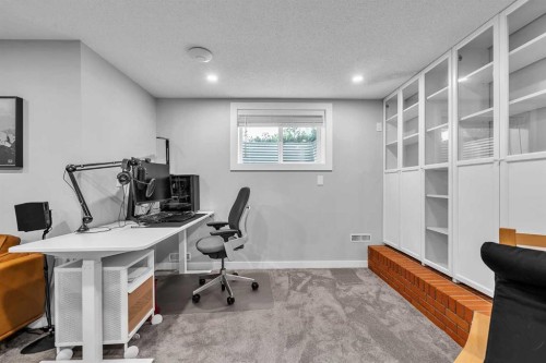 474 78 Avenue Ne, Calgary, AB - Indoor Photo Showing Office