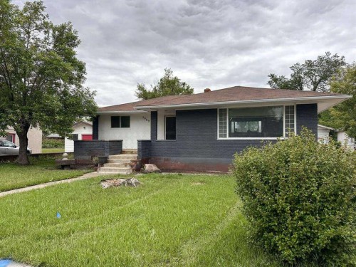 5009 51 Avenue  Taber, AB T1G 1N3