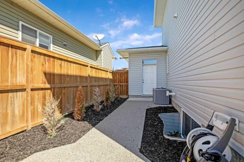 627 Hamptons Place Se, High River, AB 