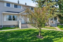 513 Killarney Glen Court SW Calgary, AB T3E 7H4