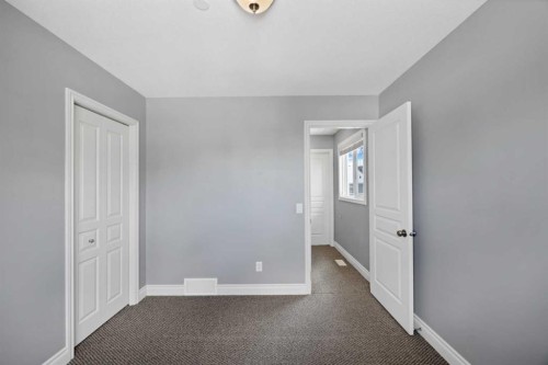 9 Mackenzie Way, Carstairs, AB 