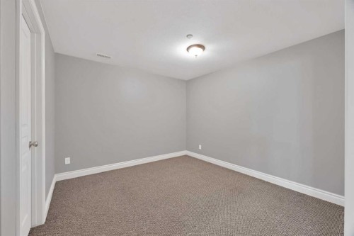 9 Mackenzie Way, Carstairs, AB 