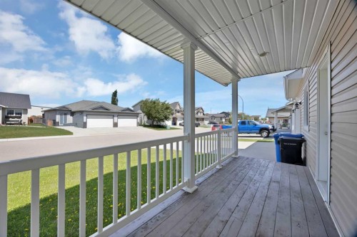 9 Mackenzie Way, Carstairs, AB 