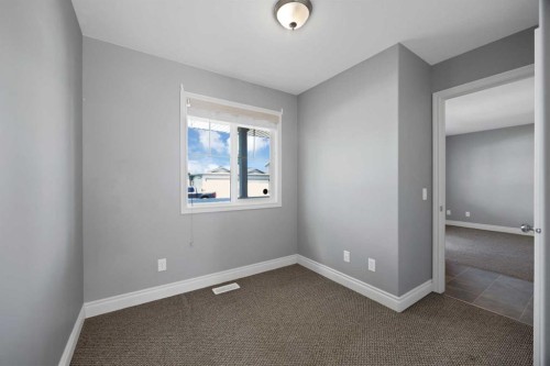 9 Mackenzie Way, Carstairs, AB 